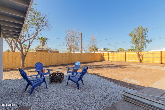 view of yard featuring a fire pit