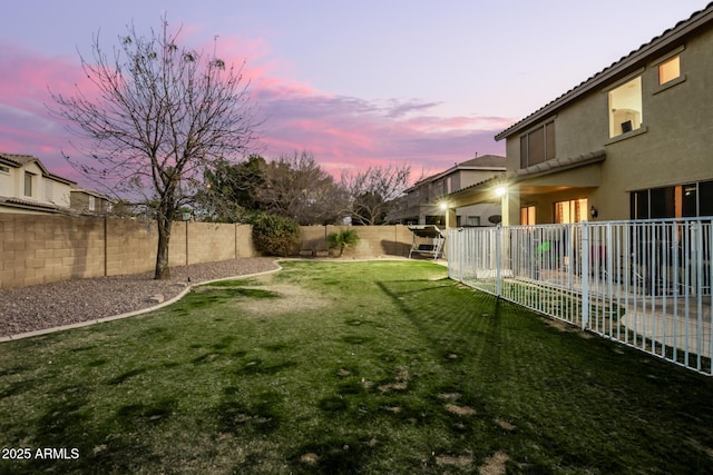 view of yard at dusk