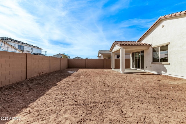 view of yard featuring a patio