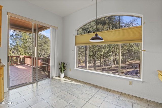 unfurnished room featuring light tile patterned floors