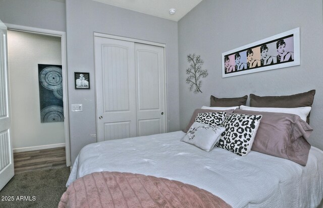 895 E Clovefield St, Gilbert, AZ 85298 - carpeted bedroom featuring a closet and baseboards