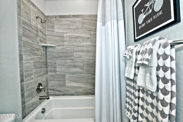 895 E Clovefield St, Gilbert, AZ 85298 - bathroom featuring shower / tub combo with curtain