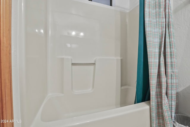 bathroom featuring shower / bathtub combination with curtain