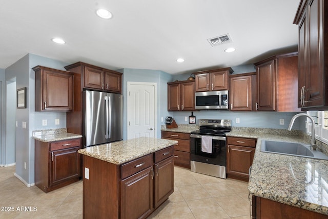 2185 E Gillcrest Rd, Gilbert, AZ 85298 - kitchen featuring stainless steel appliances, a sink, a center island, light tile patterned floors, and recessed lighting