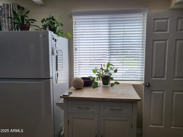 8221 E Garfield St Unit L109, Scottsdale, AZ 85257 - kitchen featuring freestanding refrigerator, light countertops, and healthy amount of natural light