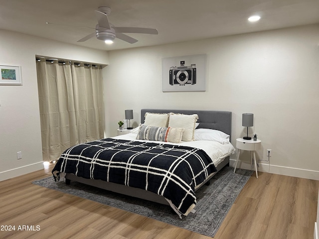 bedroom featuring baseboards, wood finished floors, ceiling fan, and recessed lighting