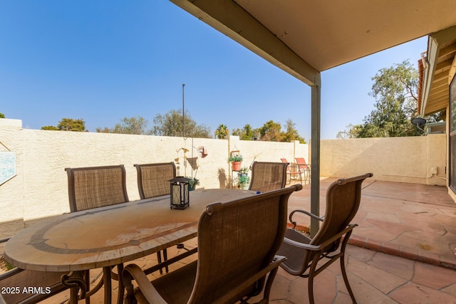 1500 N Sunview Pkwy Unit 81, Gilbert, AZ 85234 - fenced backyard featuring a patio area and outdoor dining space