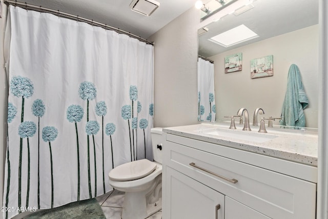 1500 N Sunview Pkwy Unit 81, Gilbert, AZ 85234 - full bathroom featuring vanity, a skylight, and a shower with shower curtain