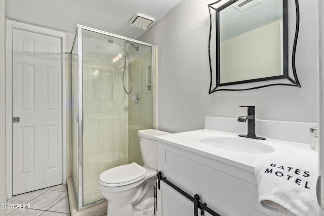 1500 N Sunview Pkwy Unit 81, Gilbert, AZ 85234 - full bath featuring a textured wall, vanity, a stall shower, and tile patterned flooring