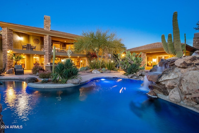 view of pool at dusk