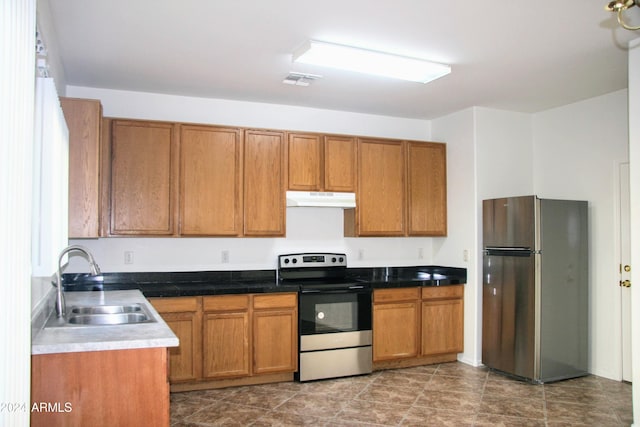9527 N 82nd Ln, Peoria, AZ 85345 - kitchen with sink and stainless steel appliances