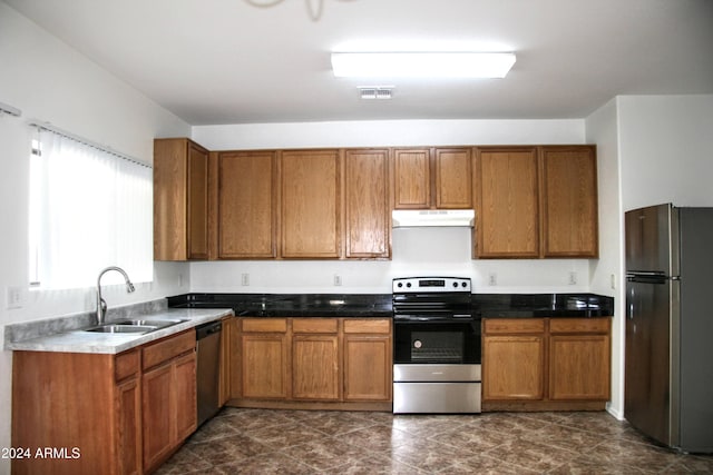 9527 N 82nd Ln, Peoria, AZ 85345 - kitchen with appliances with stainless steel finishes and sink