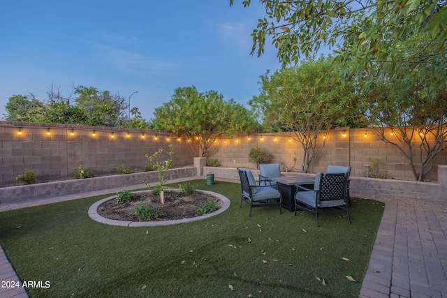 view of yard at dusk