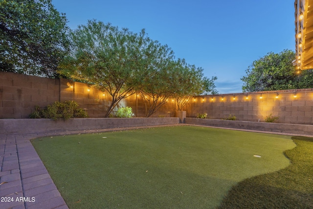 view of yard at dusk