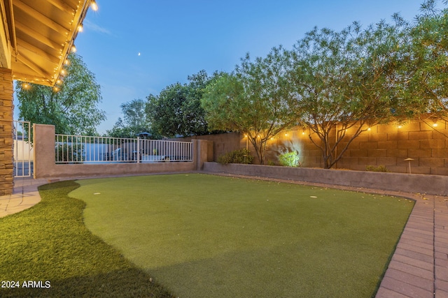 view of yard at dusk