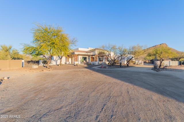 view of front of property featuring a mountain view