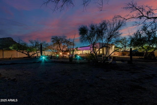 view of yard at dusk