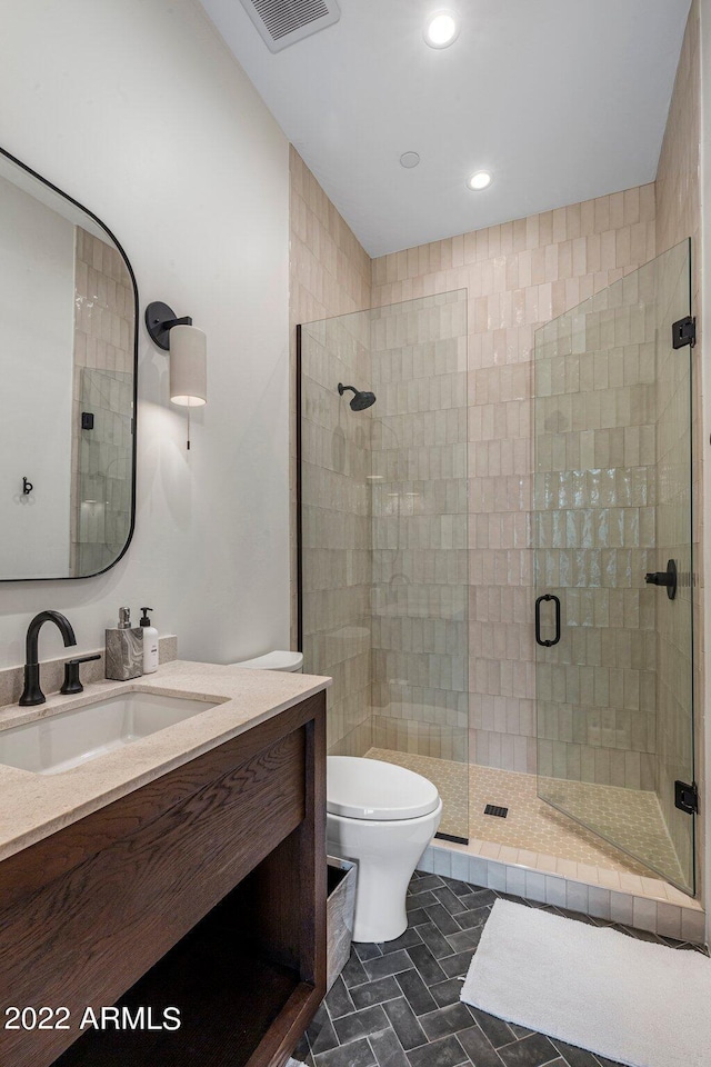 full bathroom featuring vanity, visible vents, recessed lighting, a shower stall, and toilet