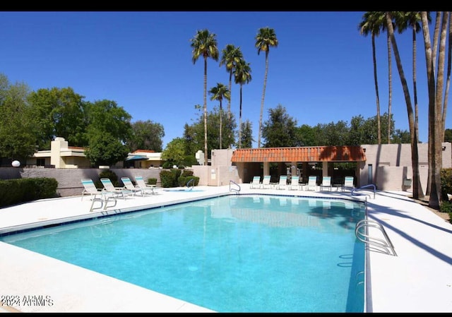 view of swimming pool