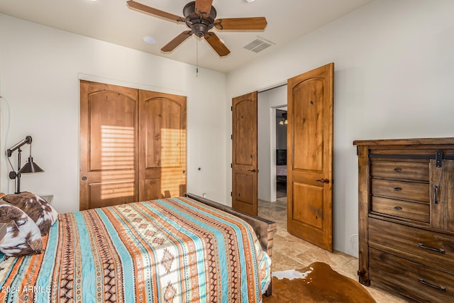 bedroom featuring ceiling fan, visible vents, and a closet