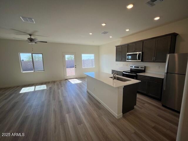 658 S Maricopa Rd, Florence, AZ 85132 - kitchen with appliances with stainless steel finishes, a sink, open floor plan, wood finished floors, and recessed lighting