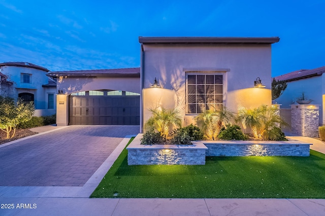 view of front of house featuring a front lawn and a garage