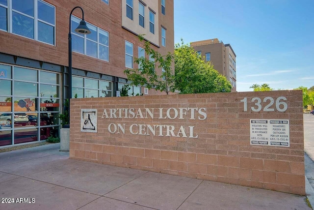 view of community / neighborhood sign