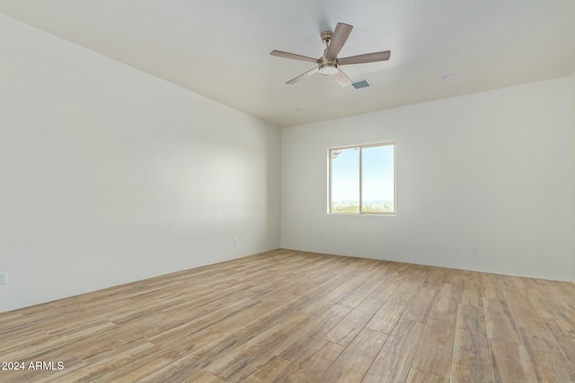 empty room with light hardwood / wood-style flooring and ceiling fan