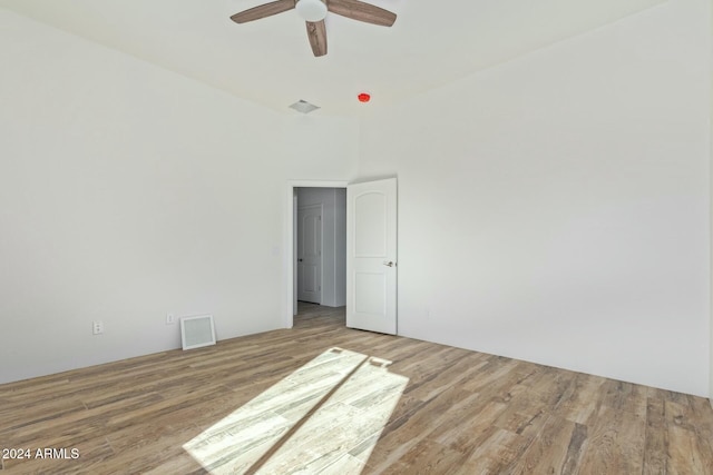 unfurnished room featuring wood-type flooring and ceiling fan