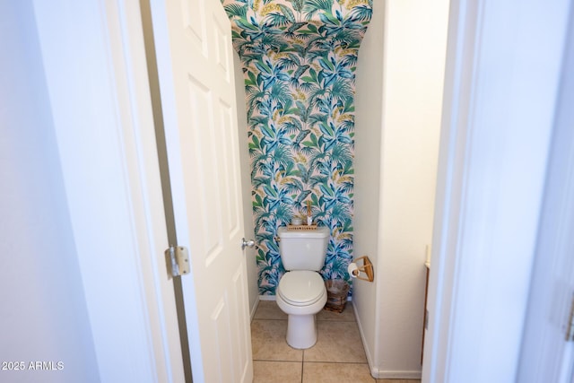 16021 N 30th St Unit 127, Phoenix, AZ 85032 - bathroom featuring wallpapered walls, toilet, baseboards, tile patterned floors, and an accent wall
