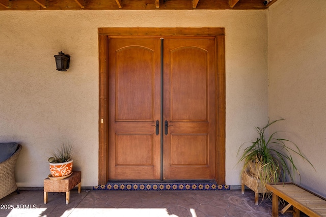 entrance to property with stucco siding