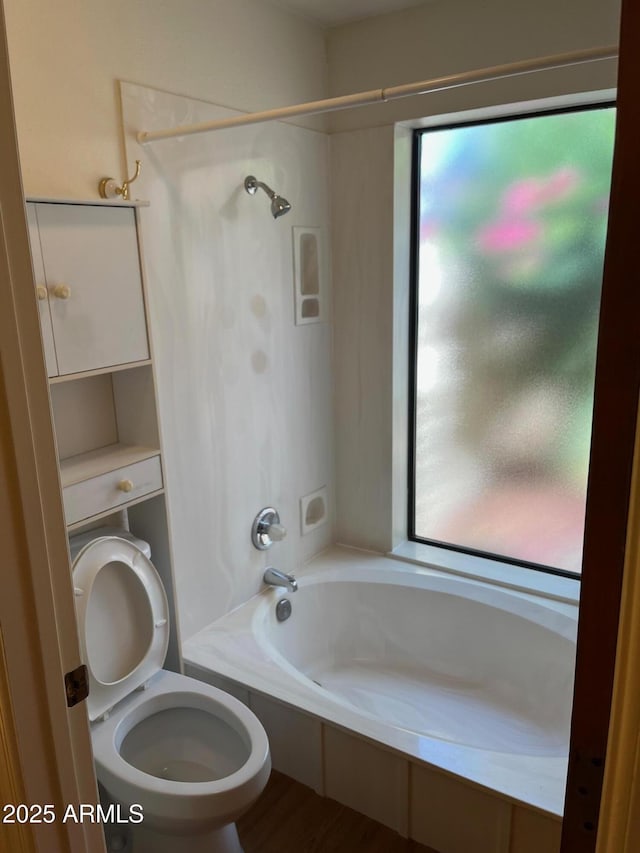 6223 N 12th St Unit 1, Phoenix, AZ 85014 - full bath featuring healthy amount of natural light and bathtub / shower combination