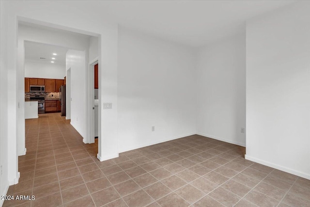 spare room featuring light tile patterned floors