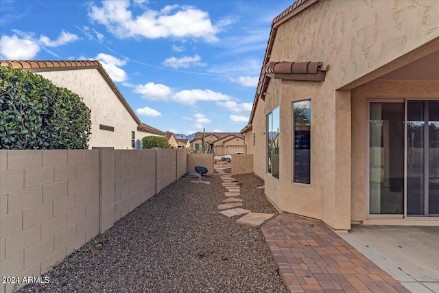 view of yard with a patio area