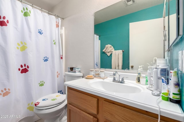 full bath with a shower with shower curtain, visible vents, vanity, and toilet