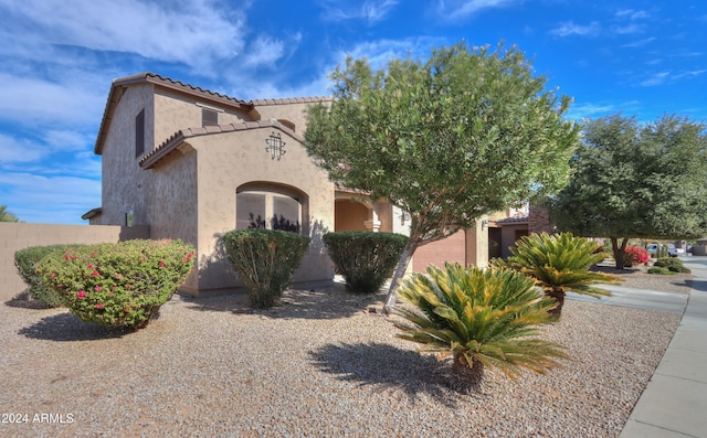 view of front of property