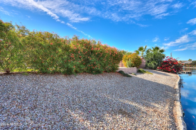 view of yard featuring a water view