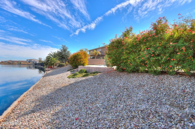 view of yard featuring a water view