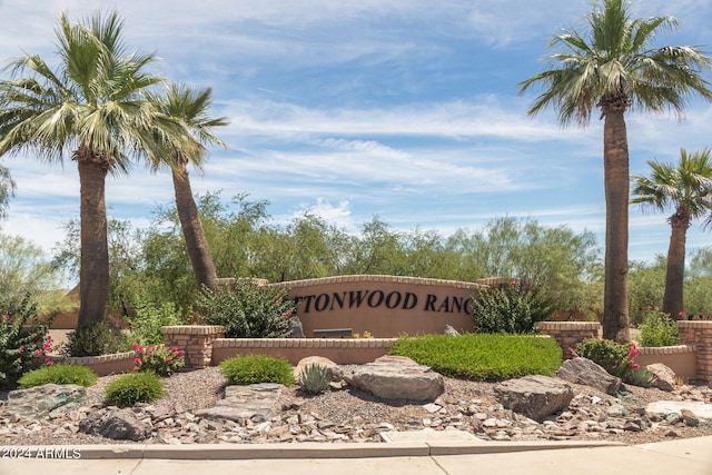 view of community / neighborhood sign