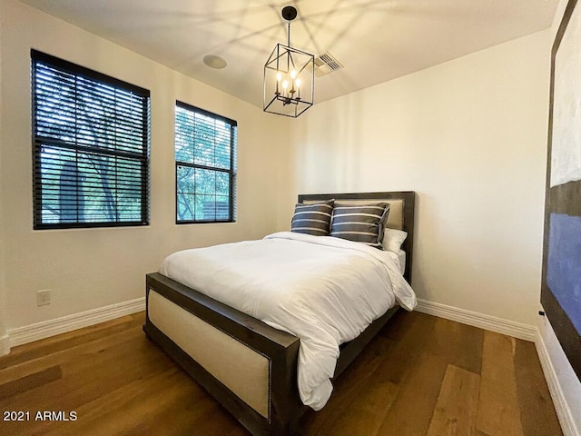 18507 N 94th St, Scottsdale, AZ 85255 - bedroom with wood finished floors, a chandelier, baseboards, and visible vents