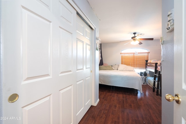 bedroom with a closet, dark wood-type flooring, and ceiling fan