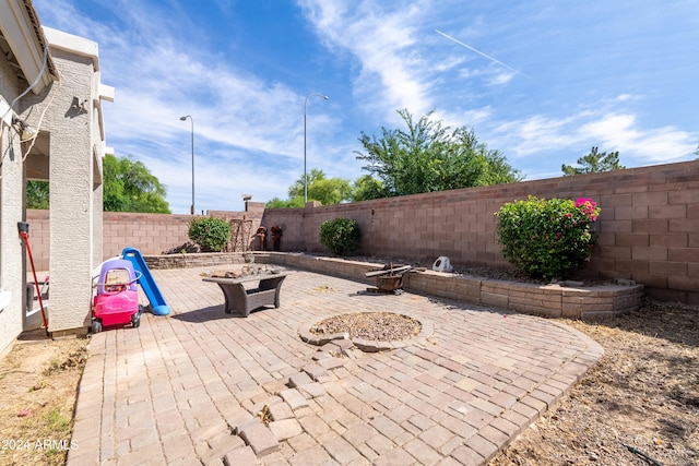 view of patio with an outdoor fire pit