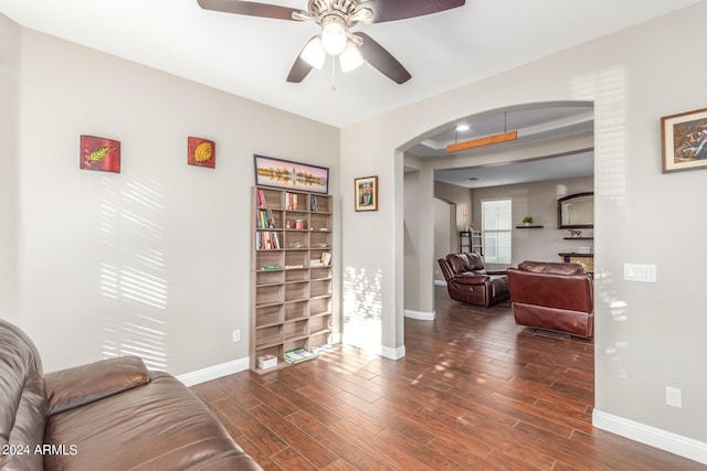 sitting room featuring ceiling fan