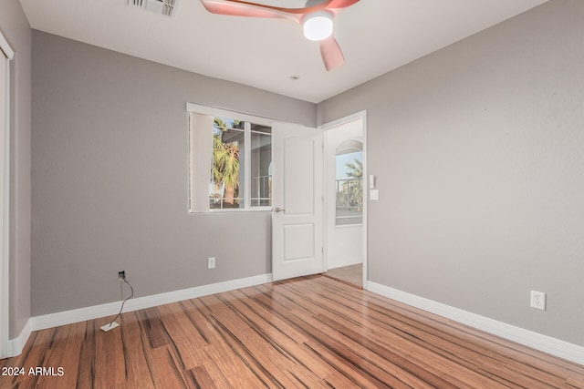 unfurnished room featuring ceiling fan and hardwood / wood-style flooring