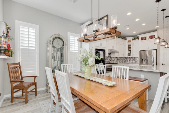 dining room with light wood-style flooring, visible vents, baseboards, and recessed lighting