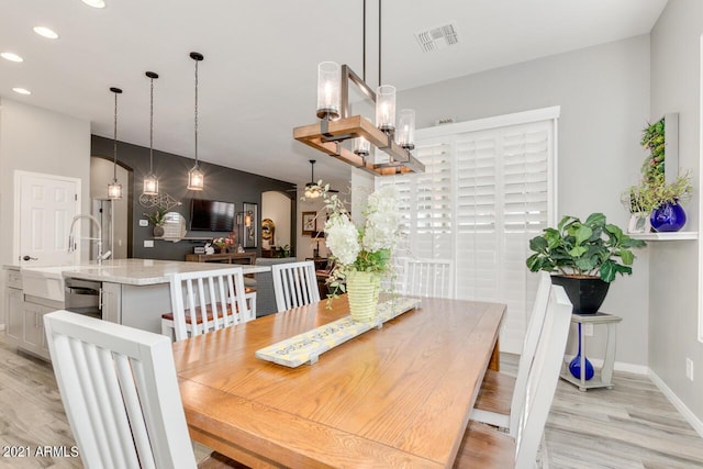 dining area with baseboards, recessed lighting, visible vents, and light wood-style floors