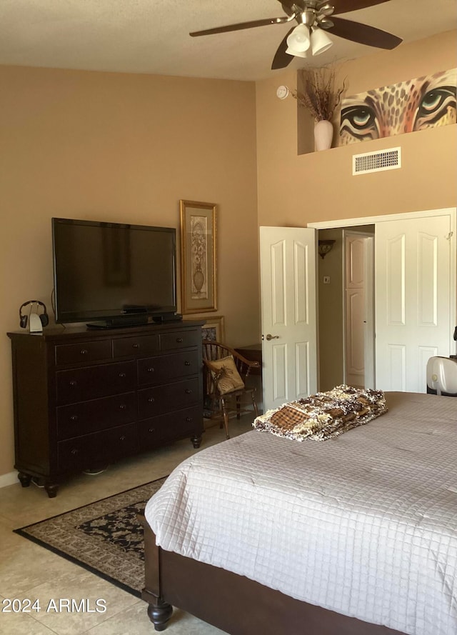 bedroom featuring ceiling fan