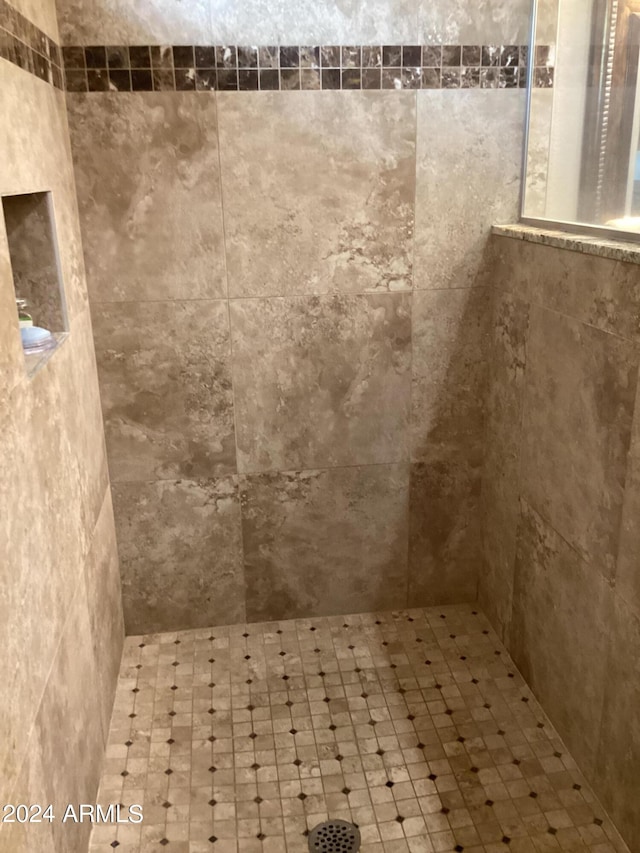 bathroom featuring tiled shower