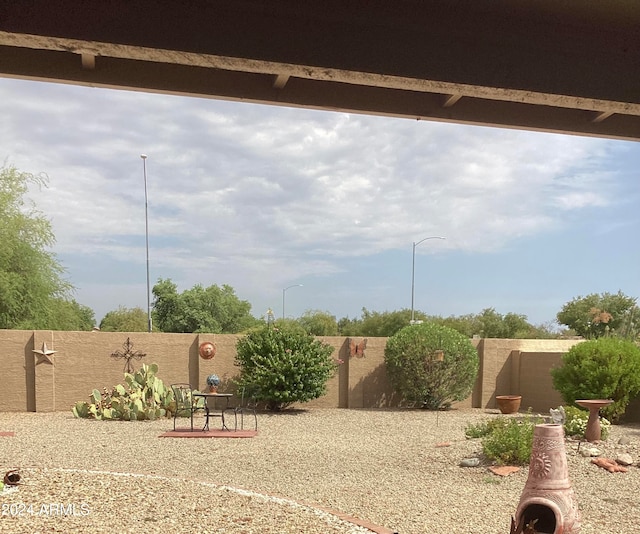 view of yard featuring a patio