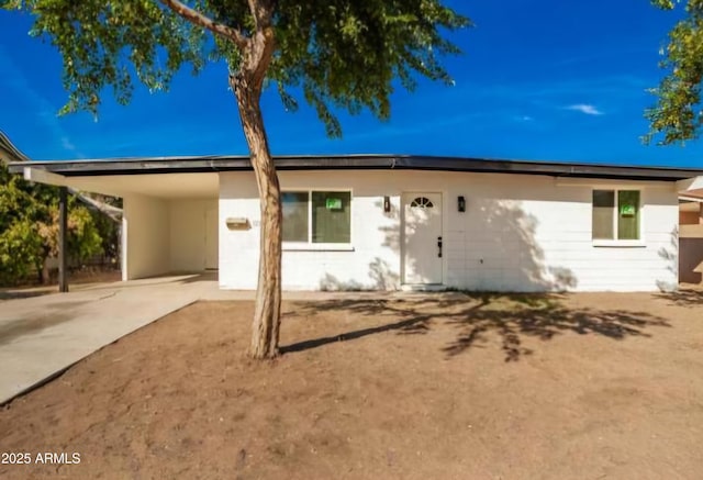 view of front of house with an attached carport and concrete driveway